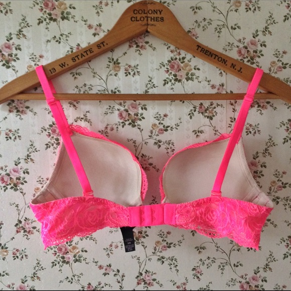 Victoria's Secret Coral/Pink Lace Push-Up Bra - Picture 2 of 8
